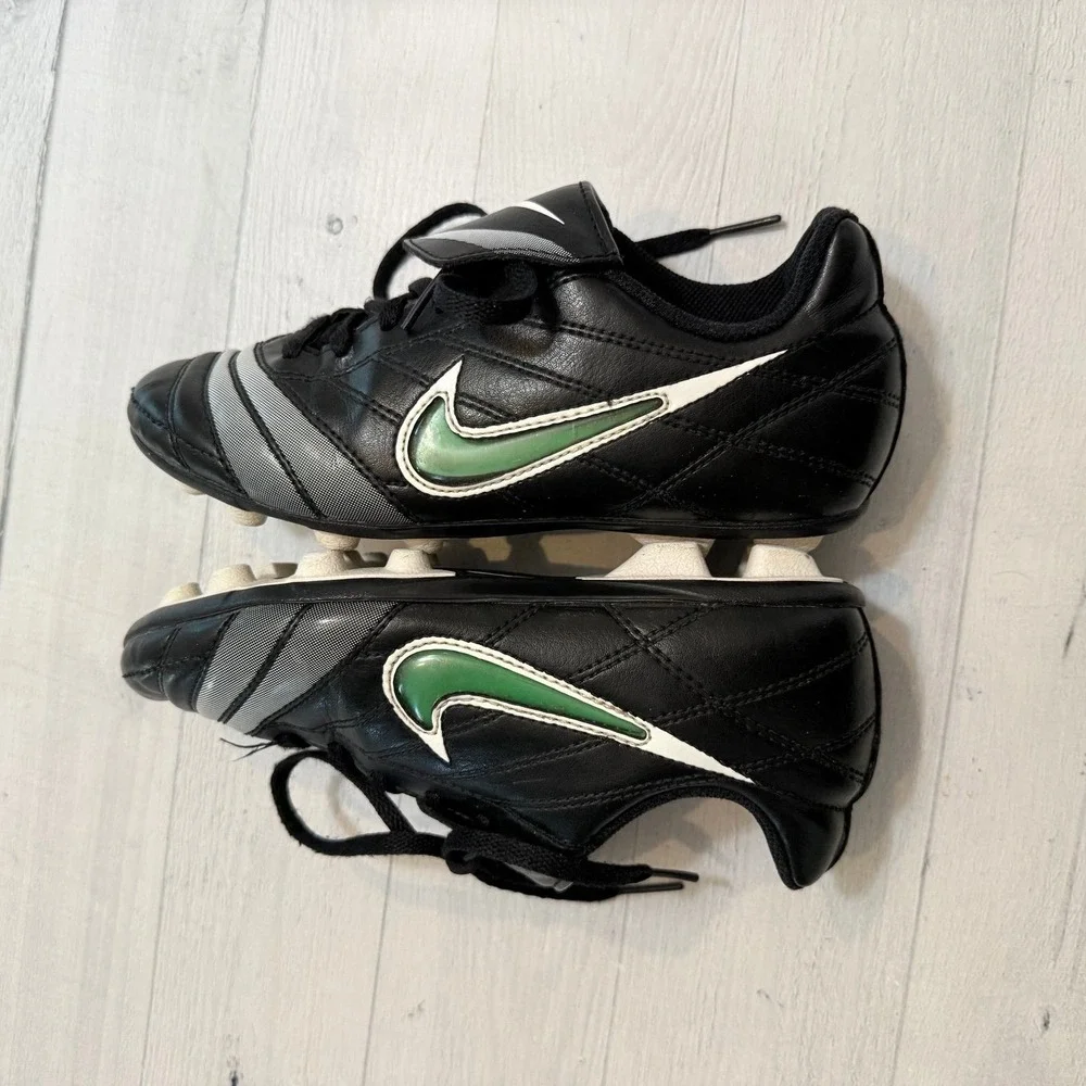 Nike 356917 011‎ JR Interchange FGR Soccer Cleats Colors Black White US Size 1.5